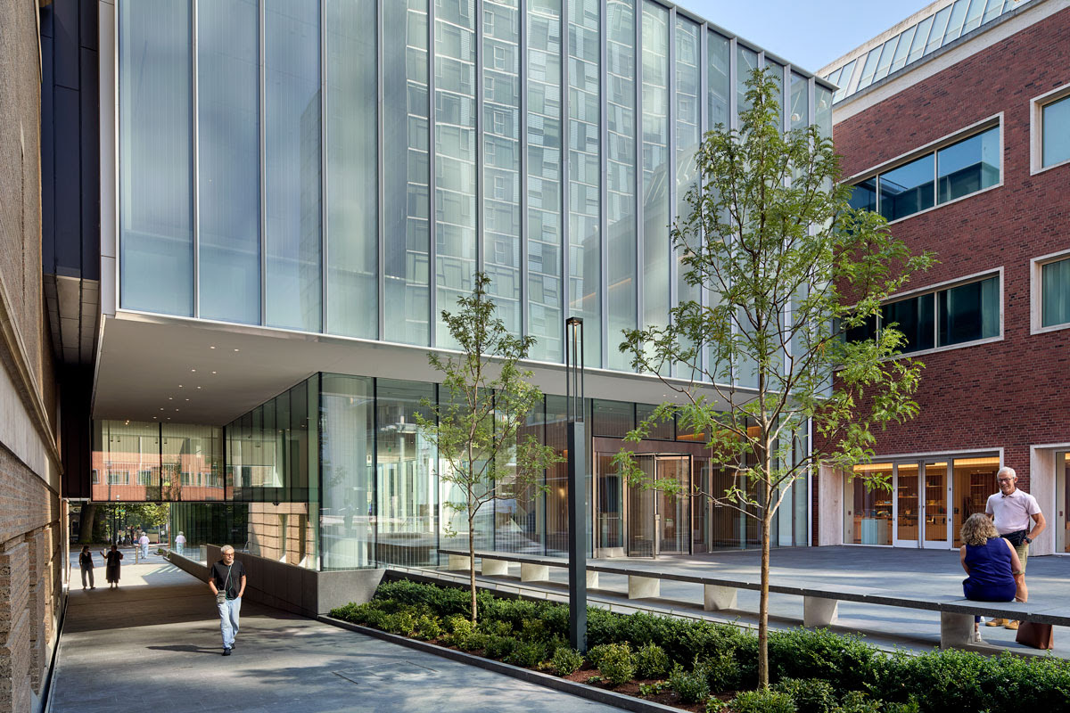 West plaza of the Rothko Pavilion